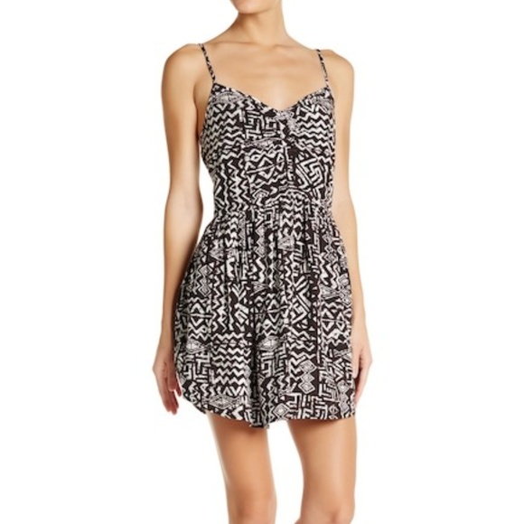 Billabong Dresses & Skirts - NWT BILLABONG  Black/White Boho Dress - Jrs Large